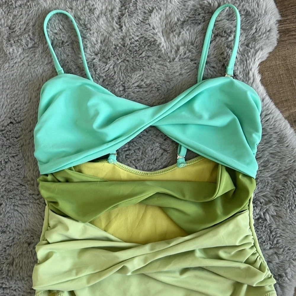Mermaid Swimwear Cutout Twist Front One Piece Swimsuit M